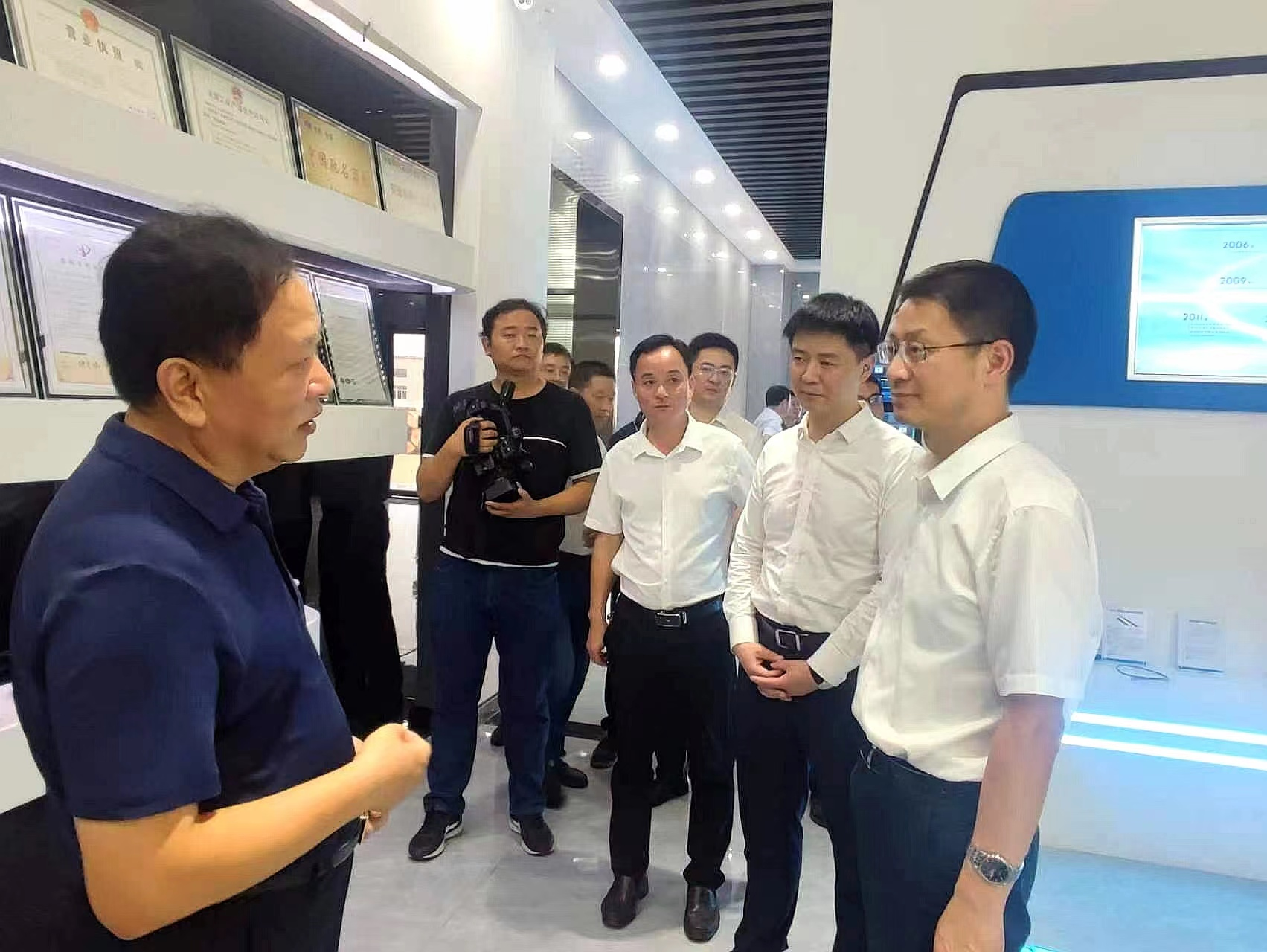 蕪湖市委副書記、代市長徐志調(diào)研華宇電纜集團(tuán)